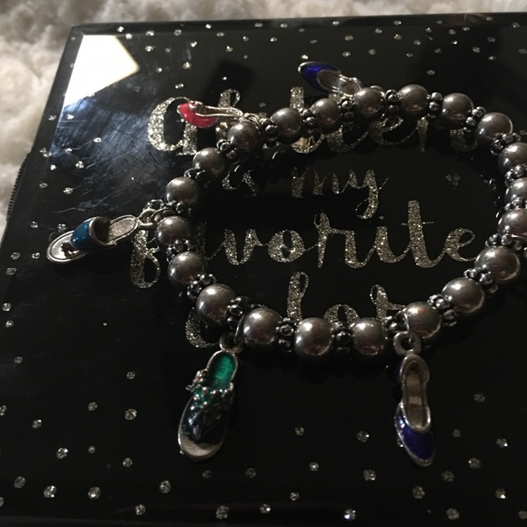 Silver Charm Slipper bracelet - Picture 7 of 7